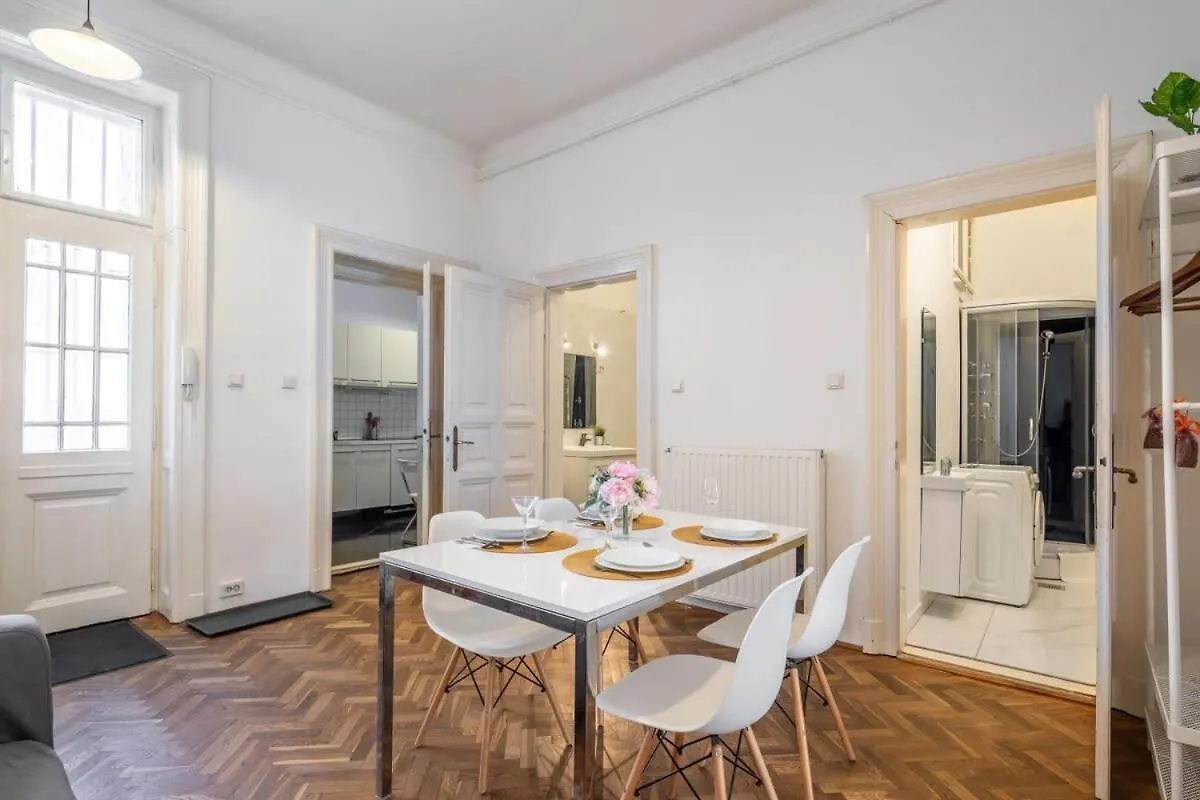Spacious Central Home Budapest Apartment