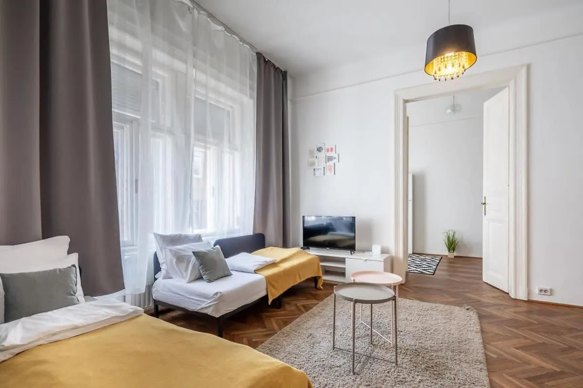 Spacious Central Home Budapest Apartment